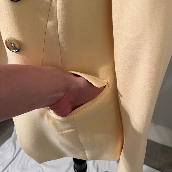 Yellow blazer White House black market - Picture 6 of 9